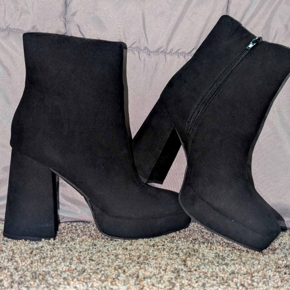 Wild Pair Womens Black 1" Platform Block Heel Booties